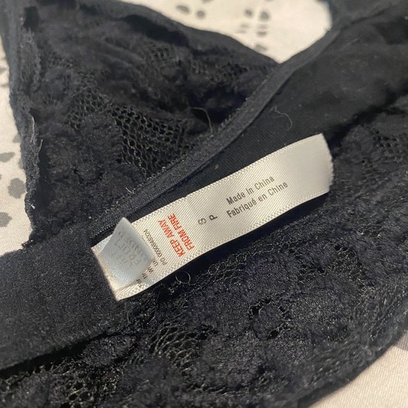 🎱 UO - Out From Under - Black Lace Halter Bralette - Picture 4 of 4